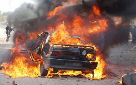Sumqayıtda “Lada” avtomobili yandı