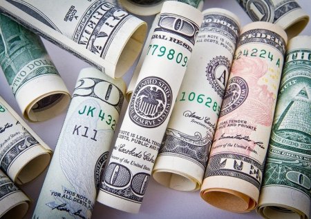 Azərbaycanda valyuta hərracında dollara tələb azalıb