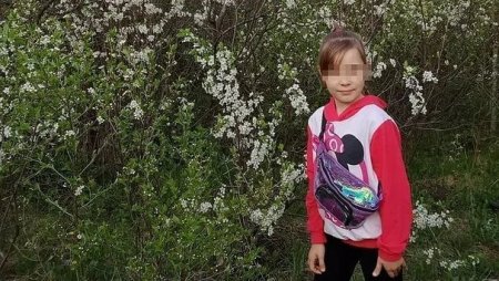 Uşaqlar azyaşlı qızı boğaraq öldürdü: Meyitini çaya atdılar
