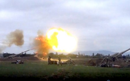 SON DƏQİQƏ: Azərbaycan Ordusu düşmən mövqelərinə artilleriya zərbələri endirir