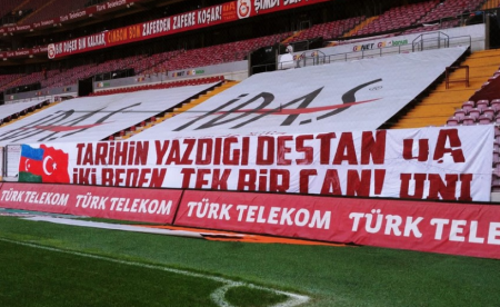 "Qalatasaray"ın stadionunda Azərbaycana dəstək şüarları yerləşdirildi