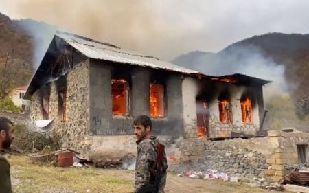BBC: Ermənilər evlərə od vurub ərazini tərk edirlər