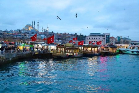 Türkiyə COVID-19-a görə 70 faizdən çox xarici turist itirib