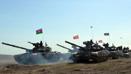 Azərbaycan Ordusu Qarsda: İrəvan narahatdır?