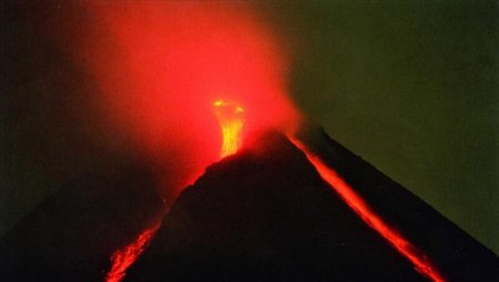 347 nəfəri öldürən vulkan 6 saatda 22 dəfə püskürdü