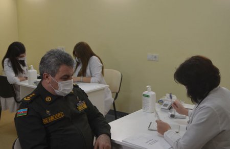Azərbaycan Ordusunda COVID-19-a qarşı vaksinasiyaya başlanıldı - FOTO