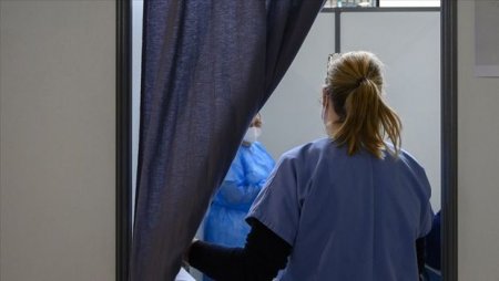 Fransada koronaviruslu tibb işçiləri həkim çatışmazlığından işə çıxırlar