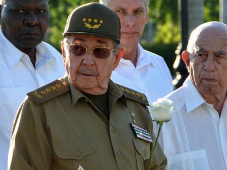 Raul Kastro Kuba Kommunist Partiyası rəhbərliyindən istefa verdi