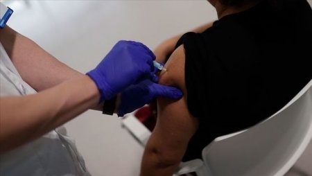 Honqkonqda insanların vaksin vurdurmaması səbəbindən iki milyon doza peyvənd atılacaq