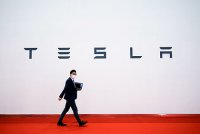 “Tesla” Çin torpaqlarından imtina edib