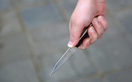 Bakıda 36 yaşlı kişi özünü bıçaqladı
