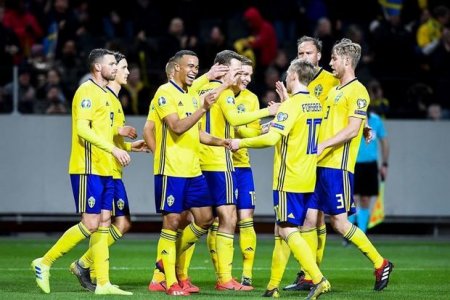İsveç yığmasının iki futbolçusunda COVID-19 aşkarlanıb
