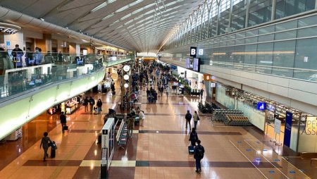Yaponiyanın ən böyük aeroportunda özüyeriyən oturacaqlar sərnişinlərə xidmət edəcək