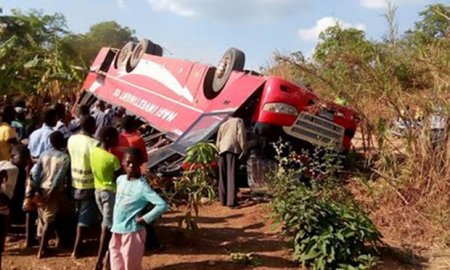 Mozambikdə avtobus yük maşınları ilə toqquşubu: 31 ölü, 11 yaralı