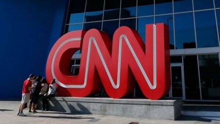 CNN vaksin vurdurmayan əməkdaşlarını işdən qovdu