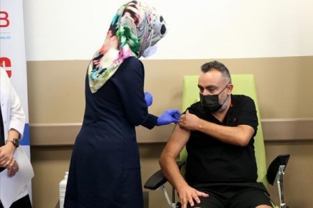 Türkiyə vaksininin könüllülər üzərində sınaqları başlanıb