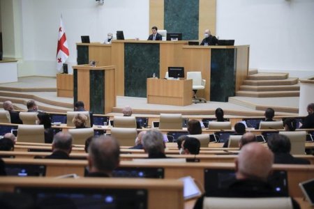 Gürcüstan Konstitusiyasına dəyişikliklər edilib