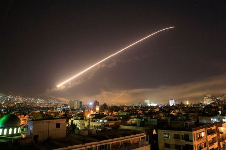 İsrail Suriyanın hərbi infrastrukturuna raket zərbələri endirib: Yaralılar var