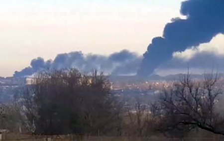 Ukraynada aviazərbədən sonra neft anbarı yanır - Video