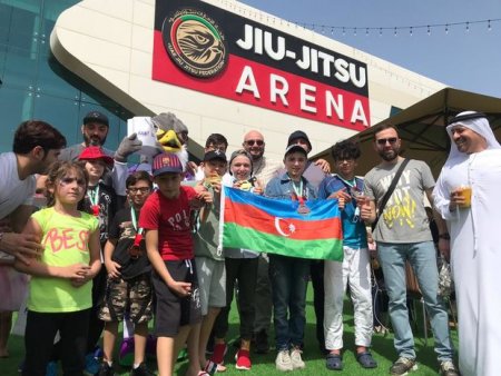 Azərbaycanın azyaşlı idmançıları BƏƏ-də altı medal qazandılar - FOTO
