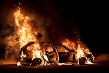 Xaçmazda “Mercedes” yandı - VİDEO