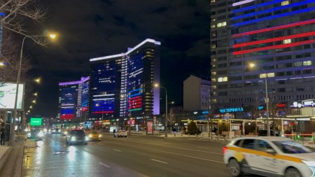 Moskvada binalar Azərbaycan bayrağının rənglərinə büründü - Fotolar