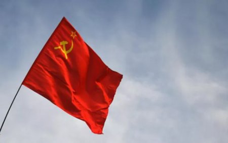 Rusiya bayrağının SSRİ bayrağı ilə əvəz olunması təklif olundu