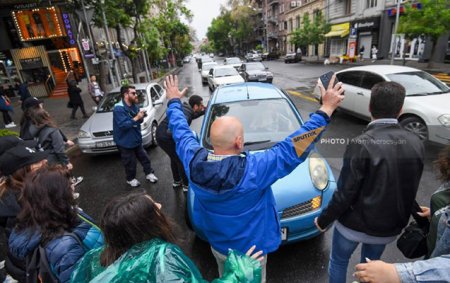 Ermənistan müxalifəti İrəvanın mərkəzi küçələrini bağladı - Fotolar