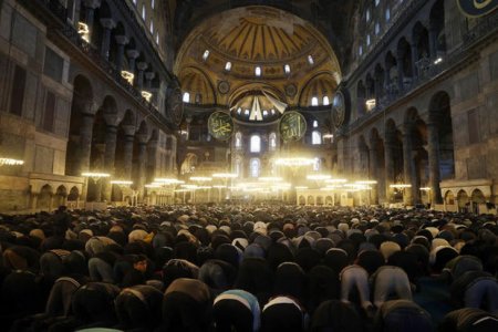 Ayasofyada Ramazan bayramı namazı qılınıb