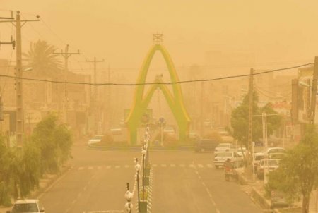 İranın bəzi şəhərlərində toz fırtınaları kəskinləşib