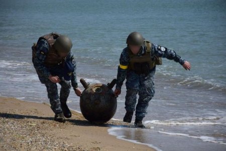 Odessa sahillərində Rusiyaya məxsus iki mina zərərsizləşdirilib - FOTO