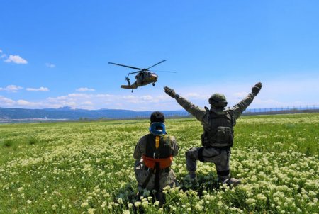 Azərbaycan pilotları Türkiyə səmasında - FOTO