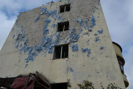 Nikolayevdə mülki əhalinin yaşadığı bina raketlə vurulub