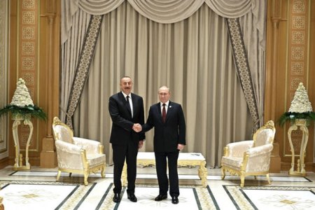 Prezident İlham Əliyev Aşqabadda Vladimir Putin ilə görüşüb - YENİLƏNİB + FOTO