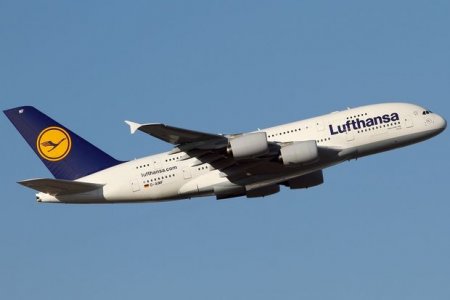 “Lufthansa” kadr çatışmazlığı səbəbindən iki min uçuşu ləğv etdi
