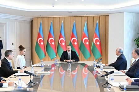 Azərbaycan lideri: “Yeni kontraktlar imzalanıb, hərbi texnika, silah-sursatlar alınır və alınacaq”