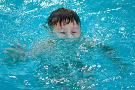 Şirvanda beş yaşlı uşaq hovuzda boğuldu
