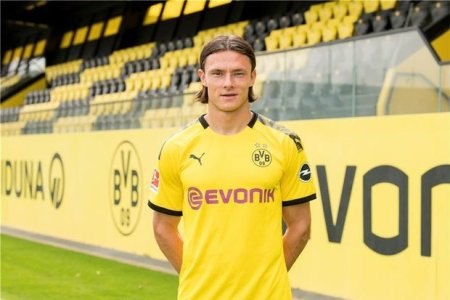 Dortmund “Borussiya”sının futbolçusu hamilə qadını təpikləyib