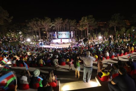 Xətai rayonunda yeni istifadəyə verilmiş amfiteatrda konsert keçirilib - FOTO