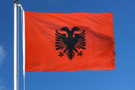 Albaniya iranlı diplomatlara vaxt qoydu