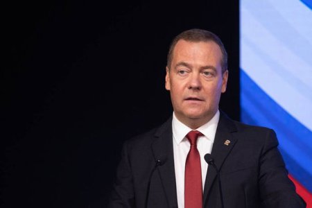 Medvedev: “Rusiyanı qorumaq üçün nüvə silahından istifadə edilə bilər”