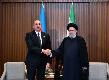 İlham Əliyev Astanada iranlı həmkarı ilə görüşdü - FOTO