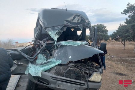 Biləsuvarda avtomobillə mikroavtobus toqquşub: İki nəfər ölüb, 13 nəfər yaralanıb - YENİLƏNİB