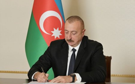 Prezident fövqəladə vəziyyətin tətbiq edildiyi ərazilərlə bağlı iki fərman imzaladı