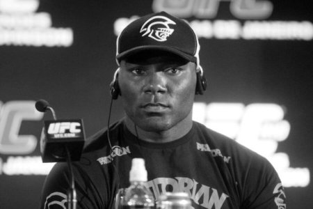Əfsanəvi UFC döyüşçüsü 38 yaşında vəfat etdi - FOTO