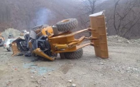 Kəlbəcərdə traktor aşıb, ölən var - FOTO