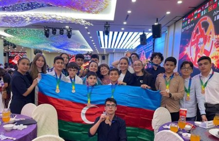 Sinqapurda keçirilən Beynəlxalq Olimpiadada azərbaycanlı şagirdlər medallar qazandılar - FOTO