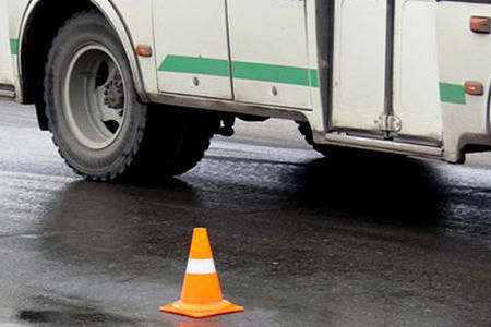 Sumqayıtda avtobus qəzaya düşdü, sürücü öldü