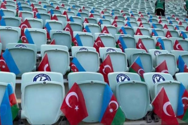 Bakı Olimpiya Stadionu Azərbaycan və Türkiyə bayraqları ilə bəzədilir - FOTO