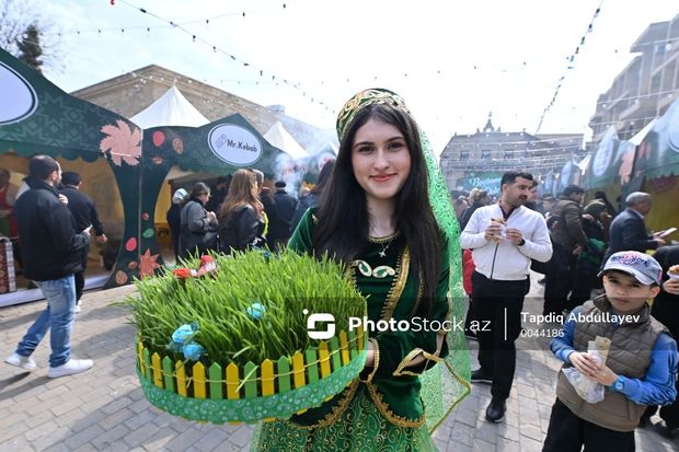 Bakıda Novruz bayramı ab-havası - FOTOREPORTAJ